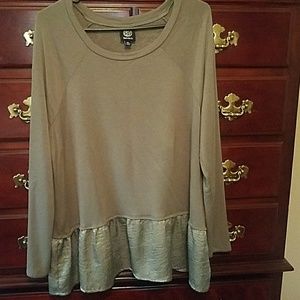 Bobeau Long sleeve top.